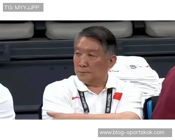 中国女篮主帅宫鲁鸣亲临现场指导观战WCBA四川对阵武汉常规赛